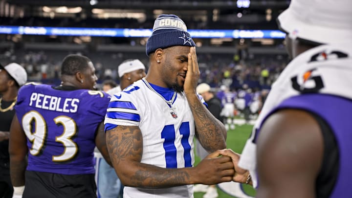 Dallas Cowboys defensive end Micah Parsons talks with Baltimore Ravens linebacker Odafe Oweh after a game at AT&T Stadium.