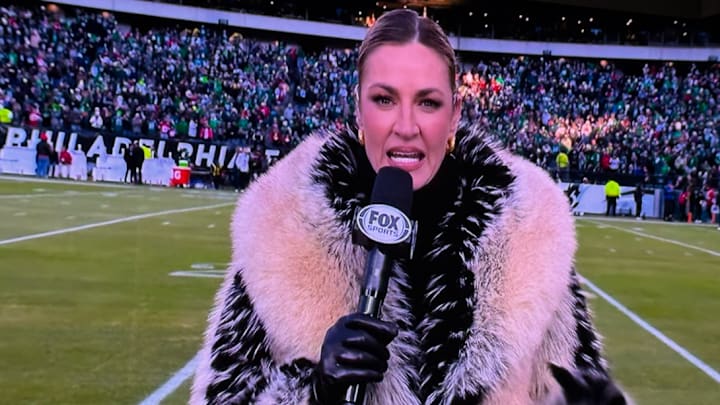 Erin Andrews is on the sidelines for Sunday's 49ers-Eagles game. 