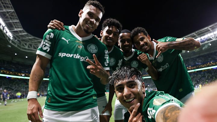 O uruguaio Facundo Torres costuma comemorar seus gols tirando uma selfie O uruguaio Facundo Torres costuma comemorar seus gols tirando uma selfie