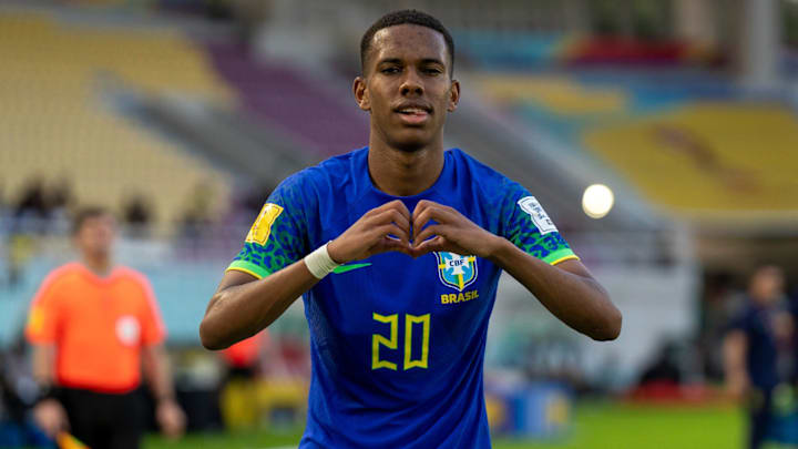 Estevão, com dois gols, foi destaque da partida