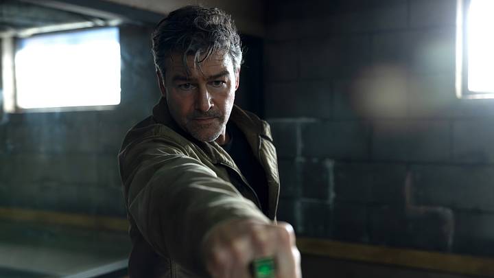 Kyle Chandler in Lanterns