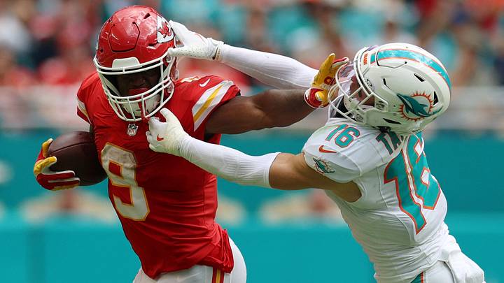 Sep 27, 2026; Miami Gardens, Florida, USA; Kansas City Chiefs running back Kenneth Walker III (9) stiff arms Miami Dolphins safety Michael Taaffe (16) during the fourth quarter at Hard Rock Stadium. Mandatory Credit: Nathan Ray Seebeck-Imagn Images Sep 27, 2026; Miami Gardens, Florida, USA; Kansas City Chiefs running back Kenneth Walker III (9) stiff arms Miami Dolphins safety Michael Taaffe (16) during the fourth quarter at Hard Rock Stadium. Mandatory Credit: Nathan Ray Seebeck-Imagn Images