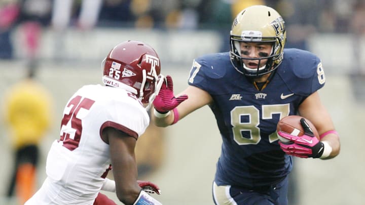 October 27, 2012; Pittsburgh, PA, USA; Pittsburgh Panthers wide receiver Mike Shanahan (87) runs after a pass reception and stiff-arms Temple Owls defensive back Tavon Young (25) during the second quarter at Heinz Field. Mandatory Credit: Charles LeClaire-Imagn Images October 27, 2012; Pittsburgh, PA, USA; Pittsburgh Panthers wide receiver Mike Shanahan (87) runs after a pass reception and stiff-arms Temple Owls defensive back Tavon Young (25) during the second quarter at Heinz Field. Mandatory Credit: Charles LeClaire-Imagn Images