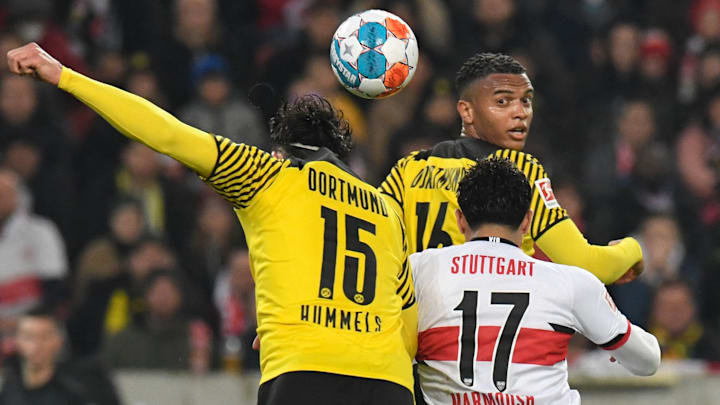 Konkurrenten um einen Startplatz beim BVB: Mats Hummels (l) und Manuel Akanji