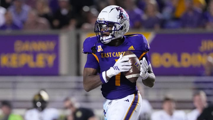 Sep 25, 2025; Greenville, North Carolina, USA; East Carolina Pirates wide receiver Yannick Smith (1) makes catch against the Army Black Knights during the first half at Dowdy-Ficklen Stadium. Mandatory Credit: James Guillory-Imagn Images Sep 25, 2025; Greenville, North Carolina, USA; East Carolina Pirates wide receiver Yannick Smith (1) makes catch against the Army Black Knights during the first half at Dowdy-Ficklen Stadium. Mandatory Credit: James Guillory-Imagn Images