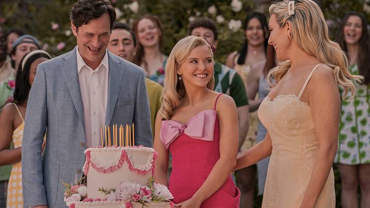 Tom Everett Scott, Lexi Minetree, June Diane Raphael in ELLE. Photo Credit: Jessica Brooks/Prime Video