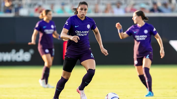 Orlando Pride defender Rafaelle (4) controls the ball against the Kansas City Current during the second half at CPKC Stadium 