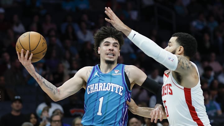 Hornets head coach Steve Clifford is reportedly stepping down at the end of the season 
