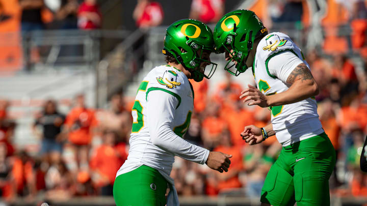 Oregon kicker Atticus Sappington, left, celebrates a field goal with his holder Luke Dunne, also a Ducks punter, in 2024.