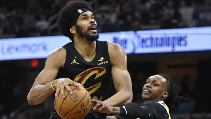 Feb 11, 2026; Cleveland, Ohio, USA; Cleveland Cavaliers center Jarrett Allen (31) drives to the basket beside Washington Wizards guard Bub Carrington (7) in the third quarter at Rocket Arena. Mandatory Credit: David Richard-Imagn Images