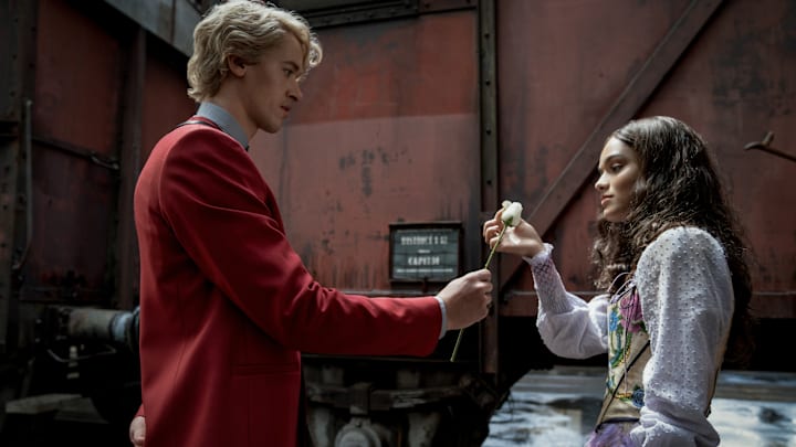 Tom Blyth as Coriolanus Snow and Rachel Zegler as Lucy Gray Baird in The Hunger Games: The Ballad of Songbirds and Snakes. Photo Credit: Murray Close