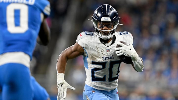 Oct 27, 2024; Detroit, Michigan, USA;  Tennessee Titans running back Tony Pollard (20) runs the ball against the Detroit Lions in the fourth quarter at Ford Field. Mandatory Credit: Lon Horwedel-Imagn Images