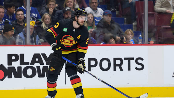 Chicago Blackhawks v Vancouver Canucks