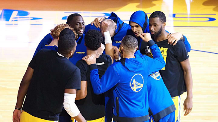 Apr 23, 2021; San Francisco, California, USA; Golden State Warriors players huddle before the game against the Denver Nuggets at Chase Center. Mandatory Credit: Kelley L Cox-Imagn Images