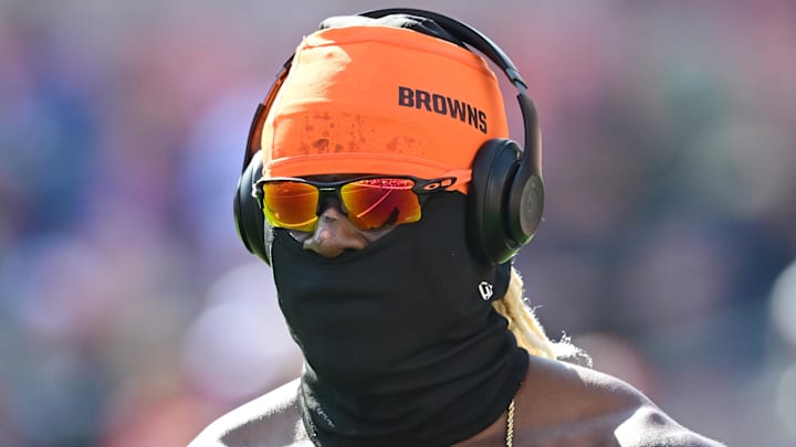 Oct 1, 2023; Cleveland, Ohio, USA; Cleveland Browns tight end David Njoku (85) warms up before a game.