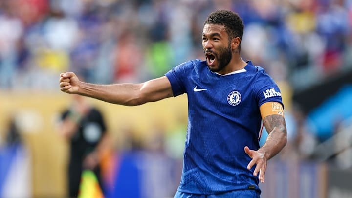 Reece James, auteur d'un coup-franc de grande classe face au Benfica. Reece James, auteur d'un coup-franc de grande classe face au Benfica.