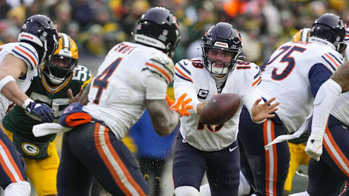 Chicago Bears quarterback Caleb Williams (18) pitches the ball to running back D'Andre Swift (4) during the game against the Green Bay Packers at Lambeau Field.