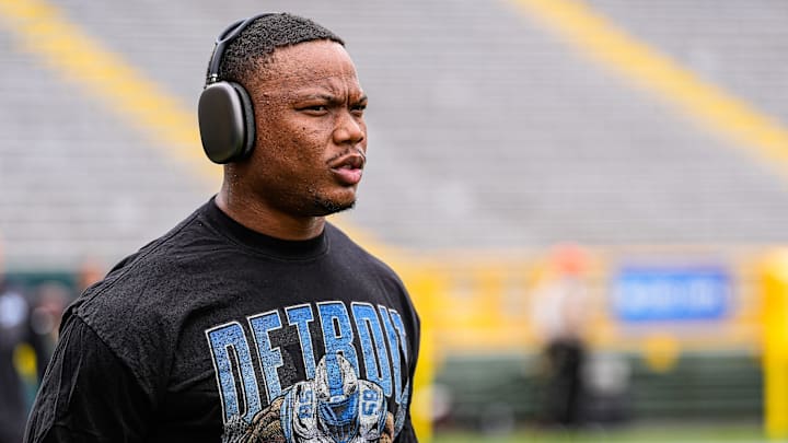 Detroit Lions running back David Montgomery (5) warms up ahead of the Green Bay Packers game at Lambeau Field in Green Bay, Wis., on Sunday, September 7, 2025.