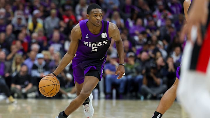 Oct 28, 2024; Sacramento, California, USA; Sacramento Kings guard De'Aaron Fox (5) dribbles the ball during the fourth quarter against the Portland Trail Blazers at Golden 1 Center. Mandatory Credit: Sergio Estrada-Imagn Images