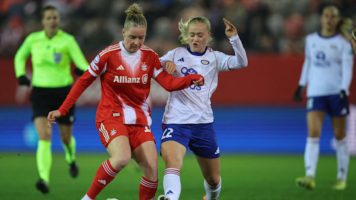 Alara Sehitler (r.) Alara Sehitler (r.)