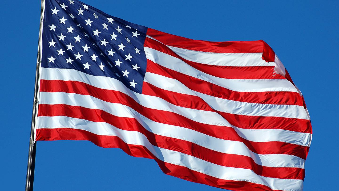 Skąd pochodzi czerwień, biel i błękit na fladze USA?