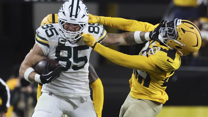 Oct 26, 2025; Pittsburgh, Pennsylvania, USA; Green Bay Packers tight end Tucker Kraft (85) stiff arms Pittsburgh Steelers safety Juan Thornhill (22) during the third quarter at Acrisure Stadium. Mandatory Credit: Charles LeClaire-Imagn Images Oct 26, 2025; Pittsburgh, Pennsylvania, USA; Green Bay Packers tight end Tucker Kraft (85) stiff arms Pittsburgh Steelers safety Juan Thornhill (22) during the third quarter at Acrisure Stadium. Mandatory Credit: Charles LeClaire-Imagn Images