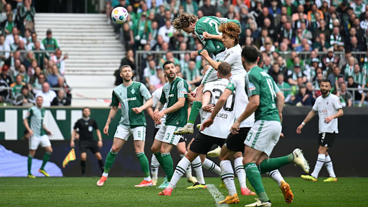 Nick Woltemade (oben) köpft ungehindert zum 2:1 für Bremen ein Nick Woltemade (oben) köpft ungehindert zum 2:1 für Bremen ein