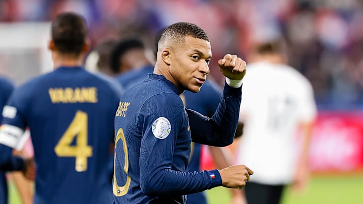 Mbappé et la France partent défendre leur titre Mbappé et la France partent défendre leur titre