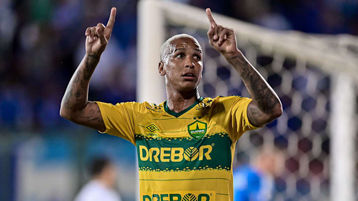 Só Tiquinho Soares (13) e Vitor Roque (11) marcaram mais gols do que Deyverson (9) no Brasileirão 2023