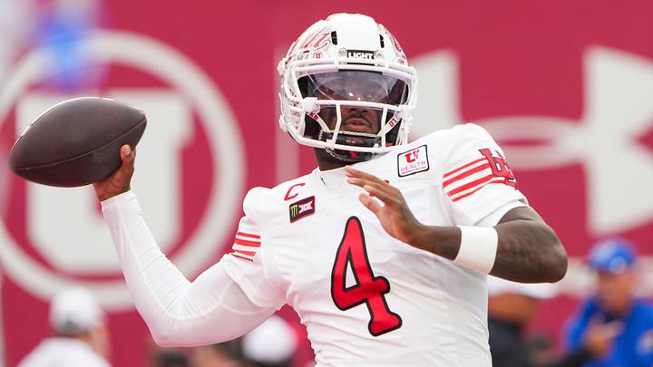 Utah Utes quarterback Devon Dampier prepares to take on the Houston Cougars in Week 8.