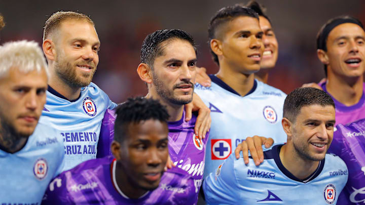 Los jugadores de Cruz Azul posan con el arquero Jesús Corona Los jugadores de Cruz Azul posan con el arquero Jesús Corona