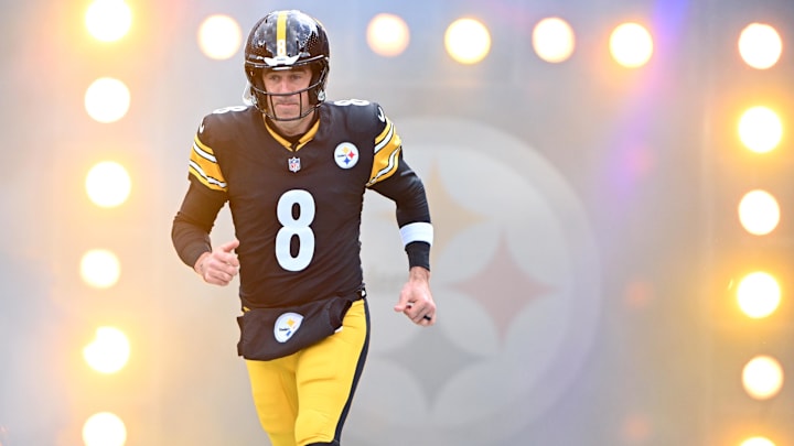 Will Aaron Rodgers line up behind center for the Steelers against the Bears?