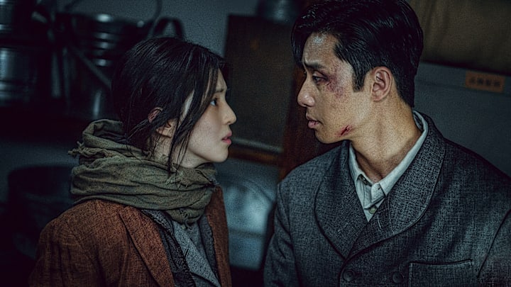 Gyeongseong Creature S1 (L to R) Han So-hee as Yoon Chae-ok, Park Seo-jun as Jang Tae-sang in Gyeongseong Creature S1 Cr. Lim Hyo Sun/Netflix © 2023
