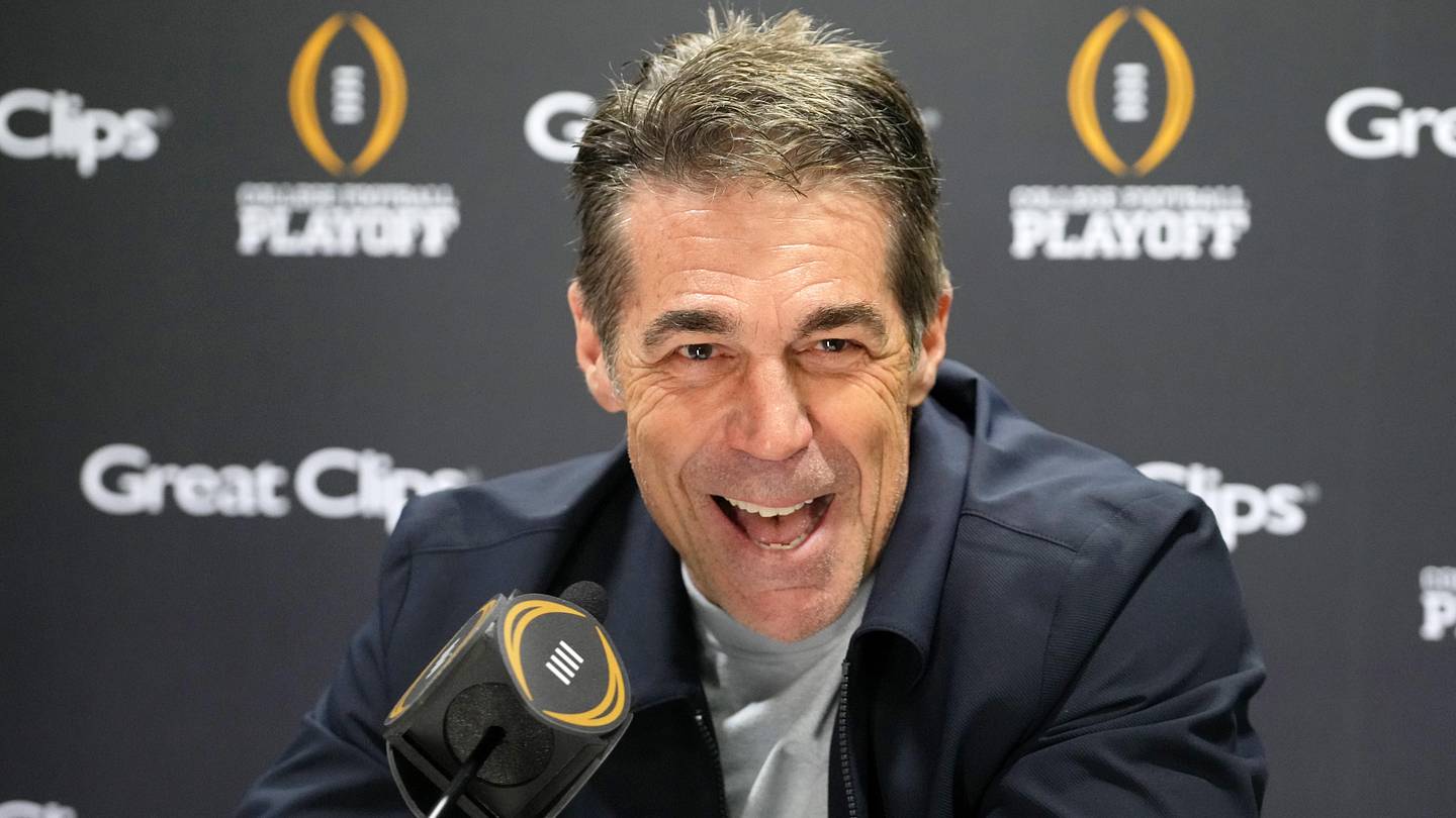 Chris Fowler feels for major college football program after coaching change