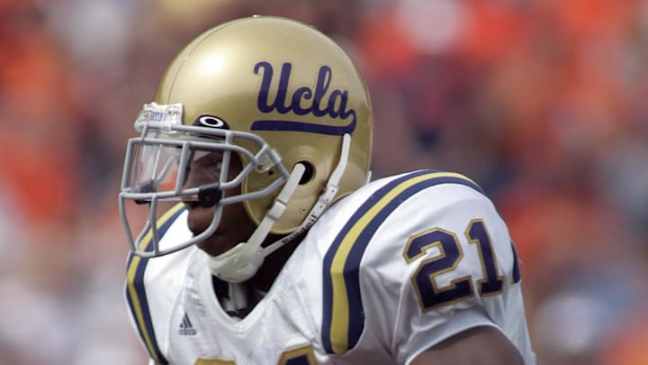 Dec 3, 2005; Los Angeles, CA, USA; FILE PHOTO; UCLA Bruins running back Maurice Jones-Drew (21) carries the ball against the Southern California Trojans at the Los Angeles Memorial Coliseum. Mandatory Credit: Peter Brouillet-Imagn Images
Dec 3, 2005; Los Angeles, CA, USA; FILE PHOTO; UCLA Bruins running back Maurice Jones-Drew (21) carries the ball against the Southern California Trojans at the Los Angeles Memorial Coliseum. Mandatory Credit: Peter Brouillet-Imagn Images