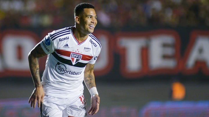 Contrato com a Adidas vence no mês de dezembro