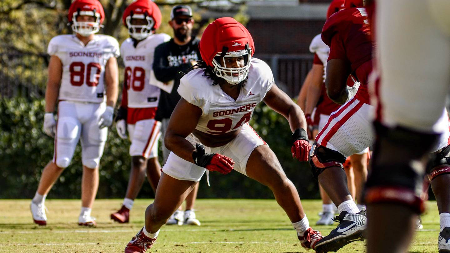 How Oklahoma's Play Style, Intentionality led Transfer DL Kenny Ozowalu to Norman