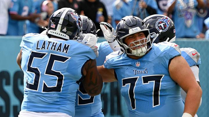 Oct 19, 2025; Nashville, Tennessee, USA; Tennessee Titans offensive tackle Peter Skoronski (77) and teammates celebrates after wide receiver Chimere Dike (17) scored a touchdown against the New England Patriots during the first half at Nissan Stadium. Mandatory Credit: Steve Roberts-Imagn Images Oct 19, 2025; Nashville, Tennessee, USA; Tennessee Titans offensive tackle Peter Skoronski (77) and teammates celebrates after wide receiver Chimere Dike (17) scored a touchdown against the New England Patriots during the first half at Nissan Stadium. Mandatory Credit: Steve Roberts-Imagn Images