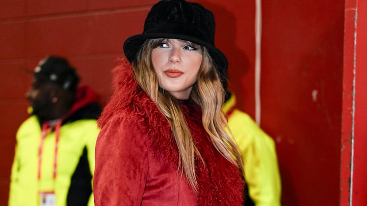 Taylor Swift arrives prior to a game between the Houston Texans and the Kansas City Chiefs.