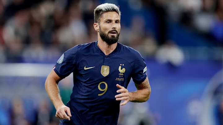 Olivier Giroud fait visiter sa chambre.