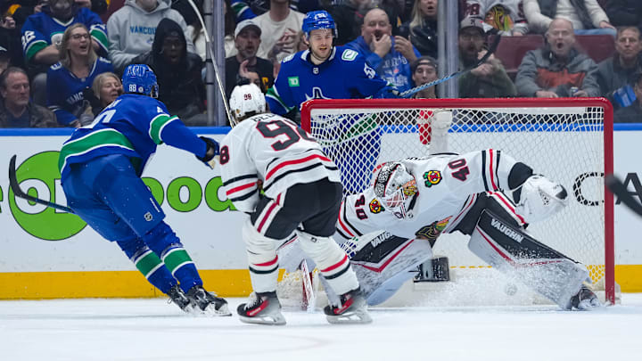 Chicago Blackhawks v Vancouver Canucks