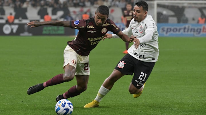 O Corinthians bateu o Universitario por 1 a 0 na Neo Química Arena.