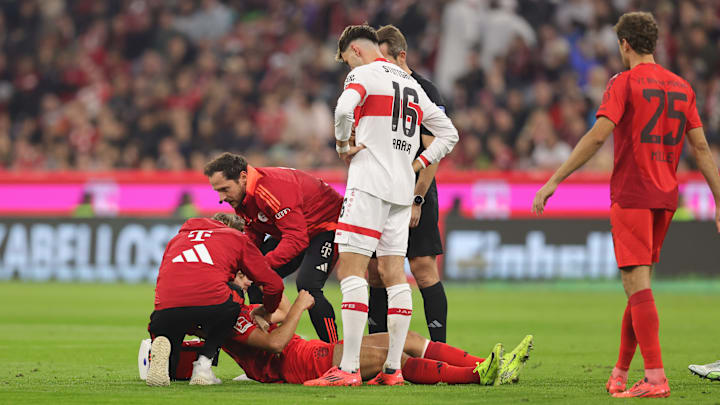Verletzt am Boden: Bayerns Pavlovic Verletzt am Boden: Bayerns Pavlovic
