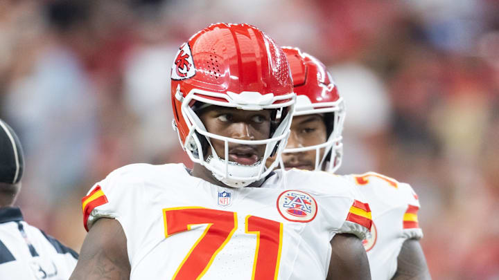Aug 9, 2025; Glendale, Arizona, USA; Kansas City Chiefs offensive tackle Josh Simmons (71) against the Arizona Cardinals during a preseason NFL game at State Farm Stadium. Mandatory Credit: Mark J. Rebilas-Imagn Images Aug 9, 2025; Glendale, Arizona, USA; Kansas City Chiefs offensive tackle Josh Simmons (71) against the Arizona Cardinals during a preseason NFL game at State Farm Stadium. Mandatory Credit: Mark J. Rebilas-Imagn Images