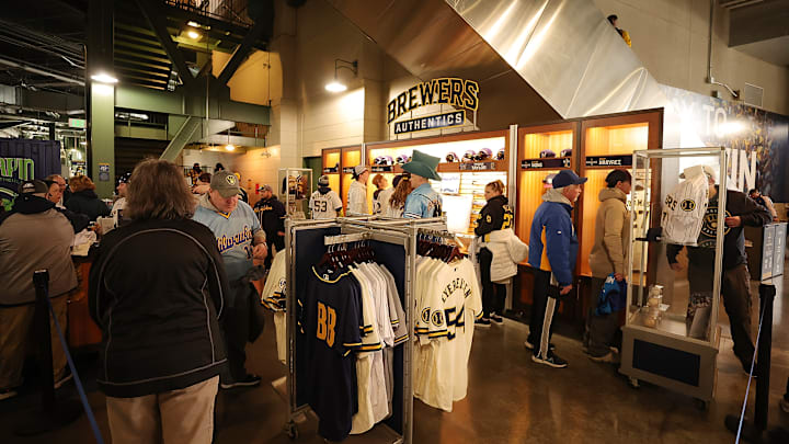 Milwaukee Brewers stadium American Family Field