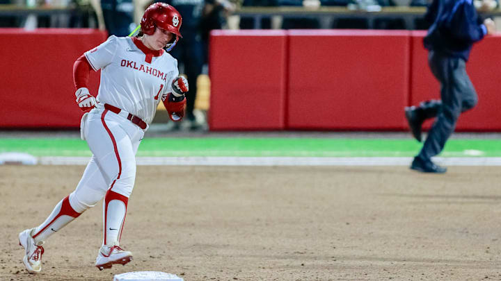 Oklahoma catcher Kendall Wells Oklahoma catcher Kendall Wells