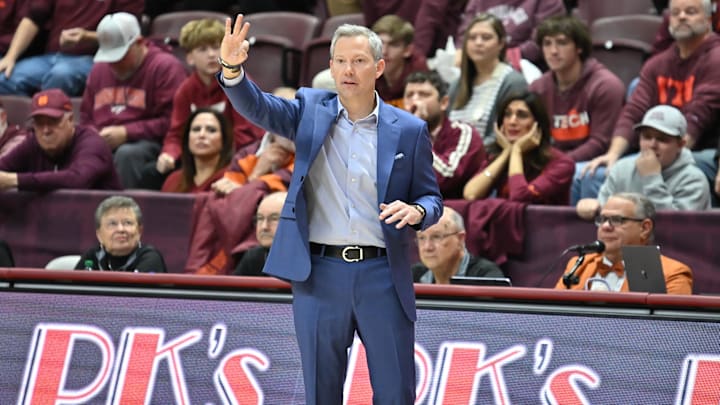 Virginia Cavaliers head coach Ryan Odom