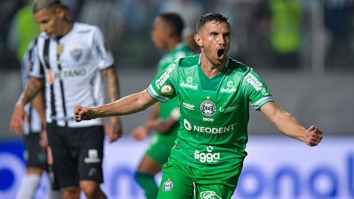 O Coxa está causando dores de cabeça em muitos dos ditos favoritos 