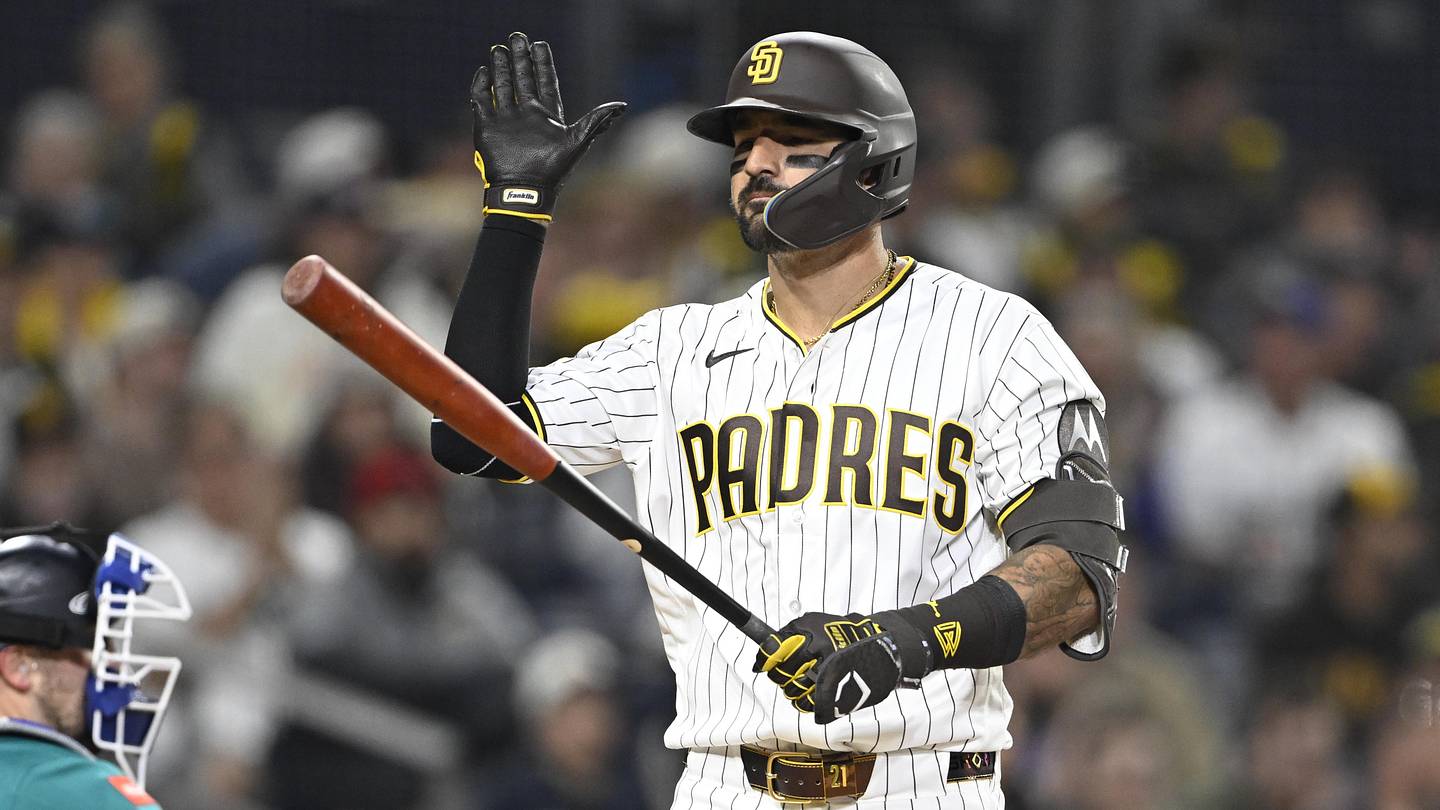 Castellanos returns vs. Phillies after Padres signing