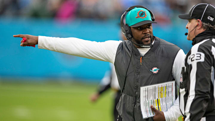 Brian Flores fue despedido por los Dolphins a pesar de culminar con un récord positivo 